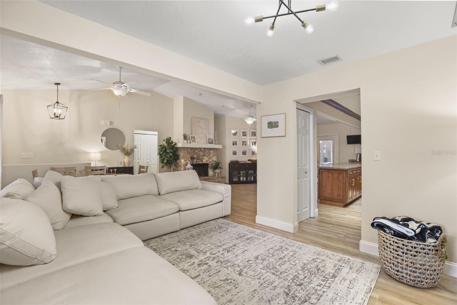 84 HOLLOW BRANCH RD, APOPKA, FL, 32703