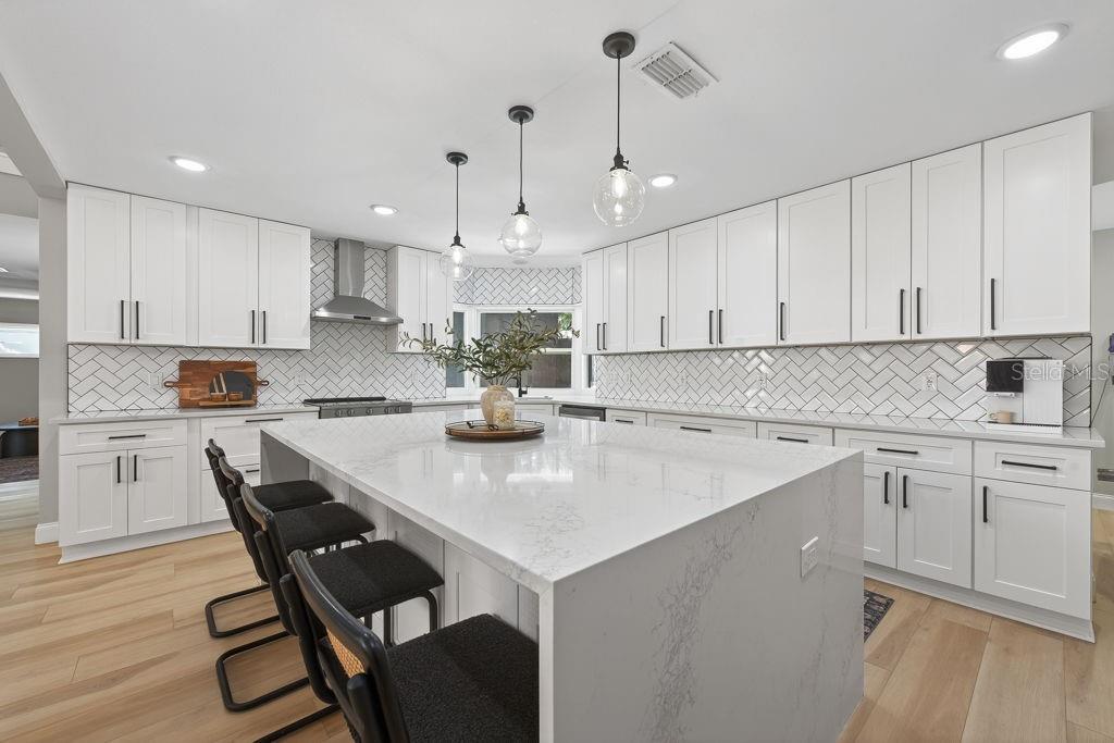 1461 87TH AVE N, ST PETERSBURG, FL, 33702