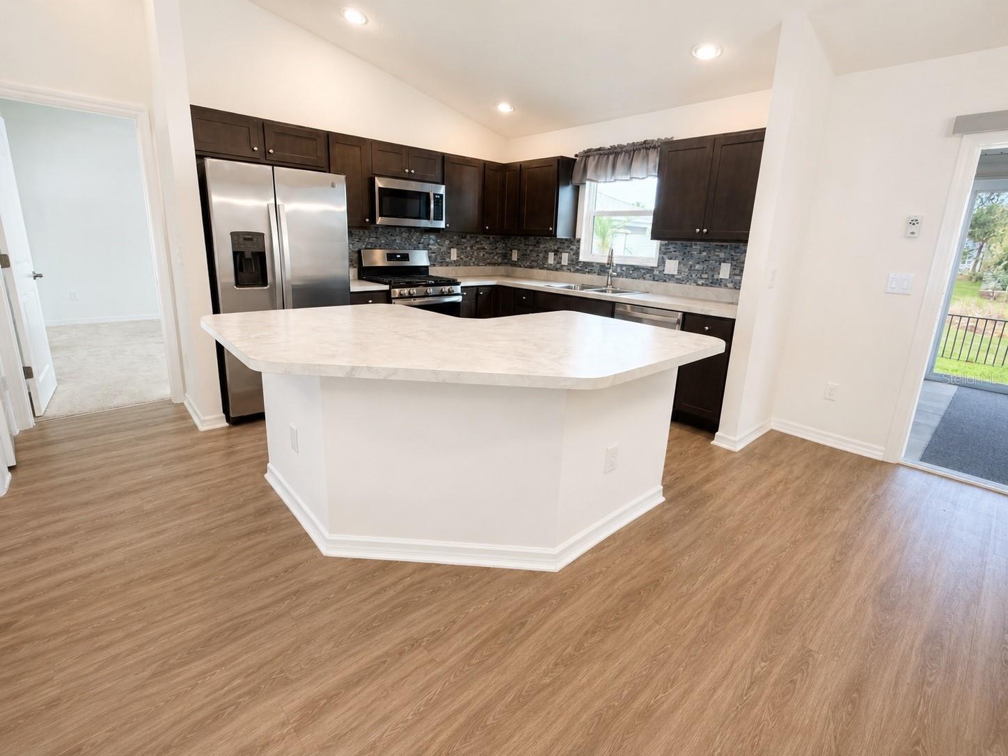 6743 MARY LOOP, THE VILLAGES, FL, 34762