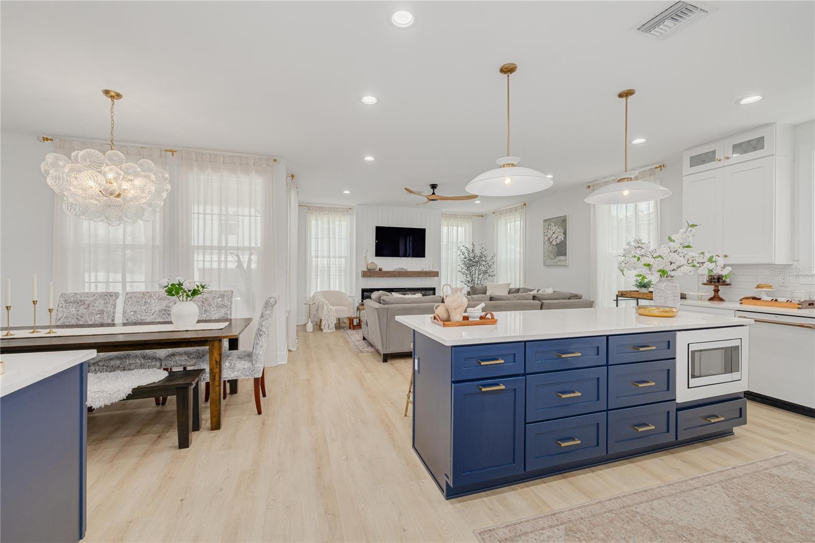 1717 MASSACHUSETTS AVE NE, ST PETERSBURG, FL, 33703