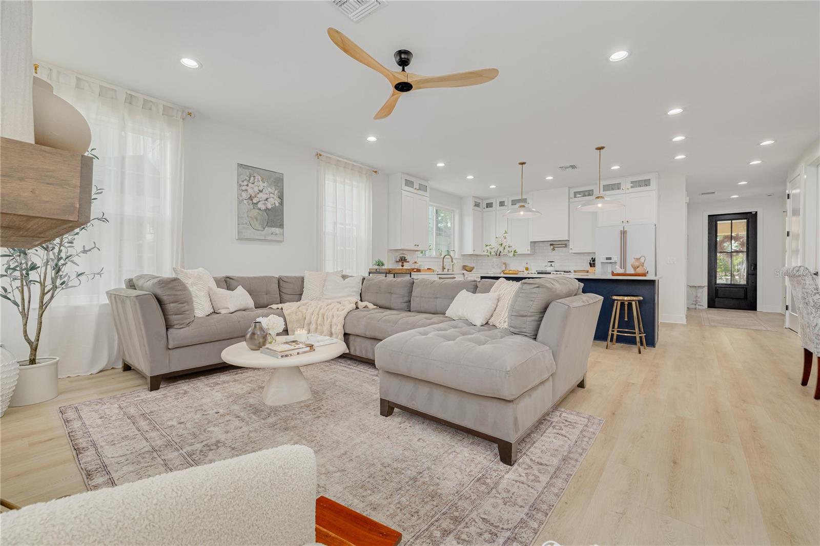 1717 MASSACHUSETTS AVE NE, ST PETERSBURG, FL, 33703