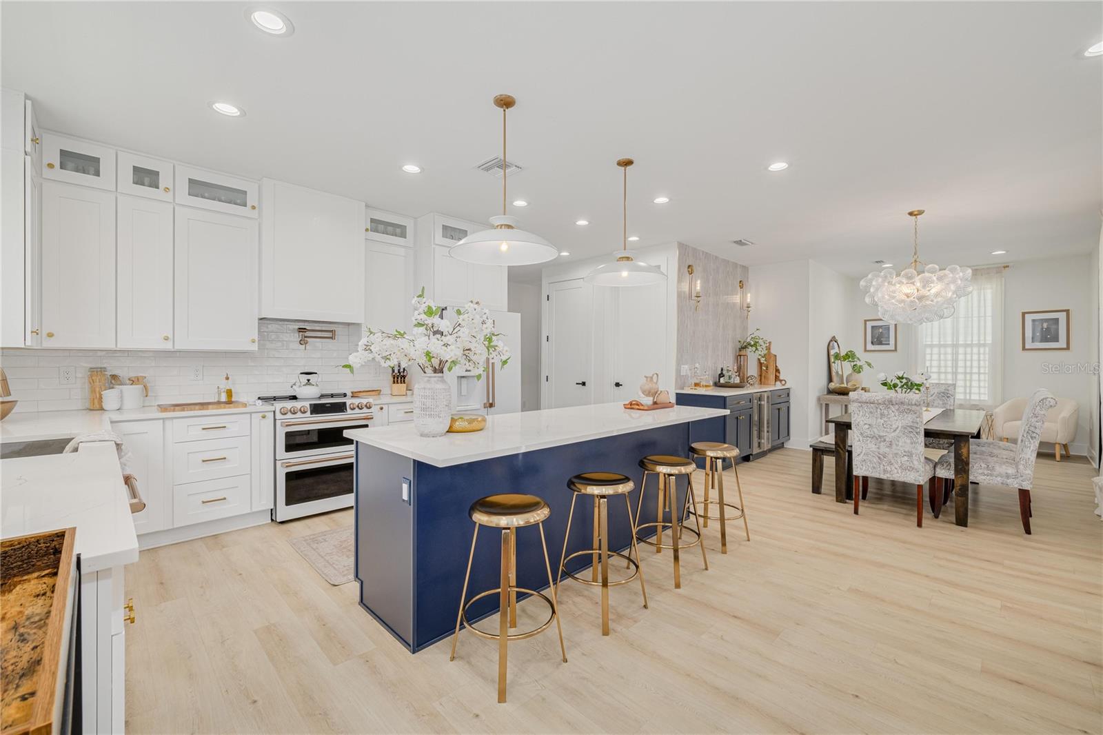 1717 MASSACHUSETTS AVE NE, ST PETERSBURG, FL, 33703