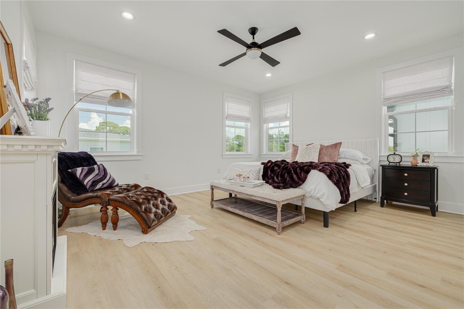 1717 MASSACHUSETTS AVE NE, ST PETERSBURG, FL, 33703