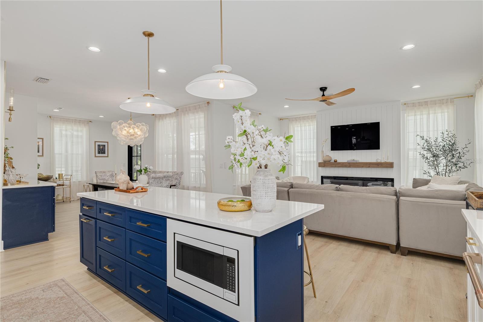 1717 MASSACHUSETTS AVE NE, ST PETERSBURG, FL, 33703