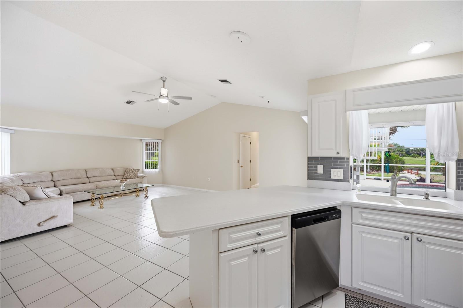 63 CLUBHOUSE RD, ROTONDA WEST, FL, 33947