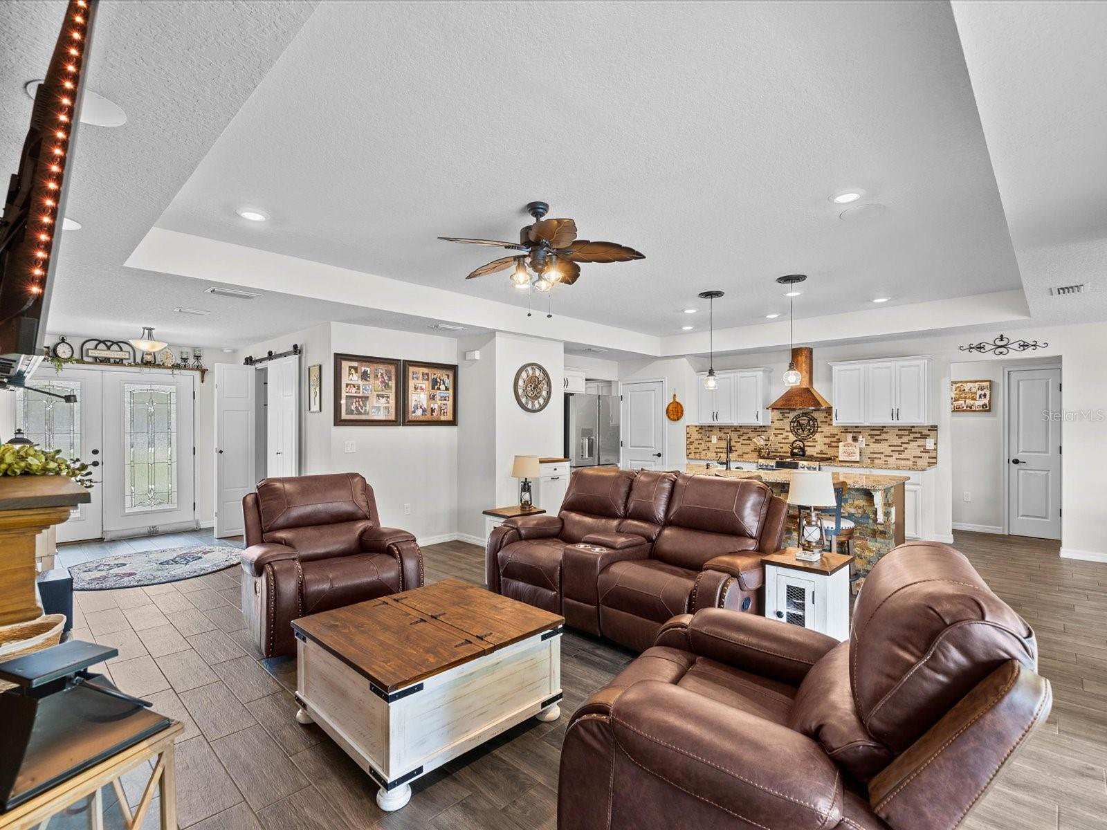 11051 MIRAGE AVE, WEEKI WACHEE, FL, 34614