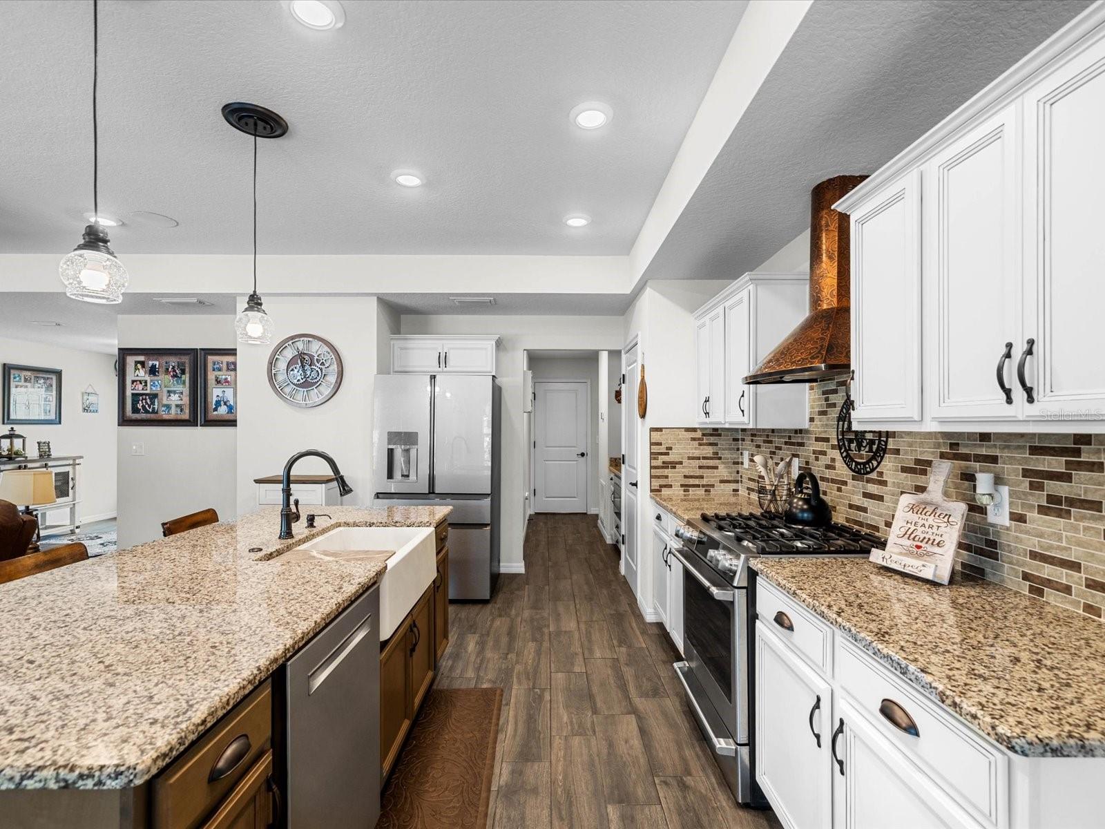 11051 MIRAGE AVE, WEEKI WACHEE, FL, 34614