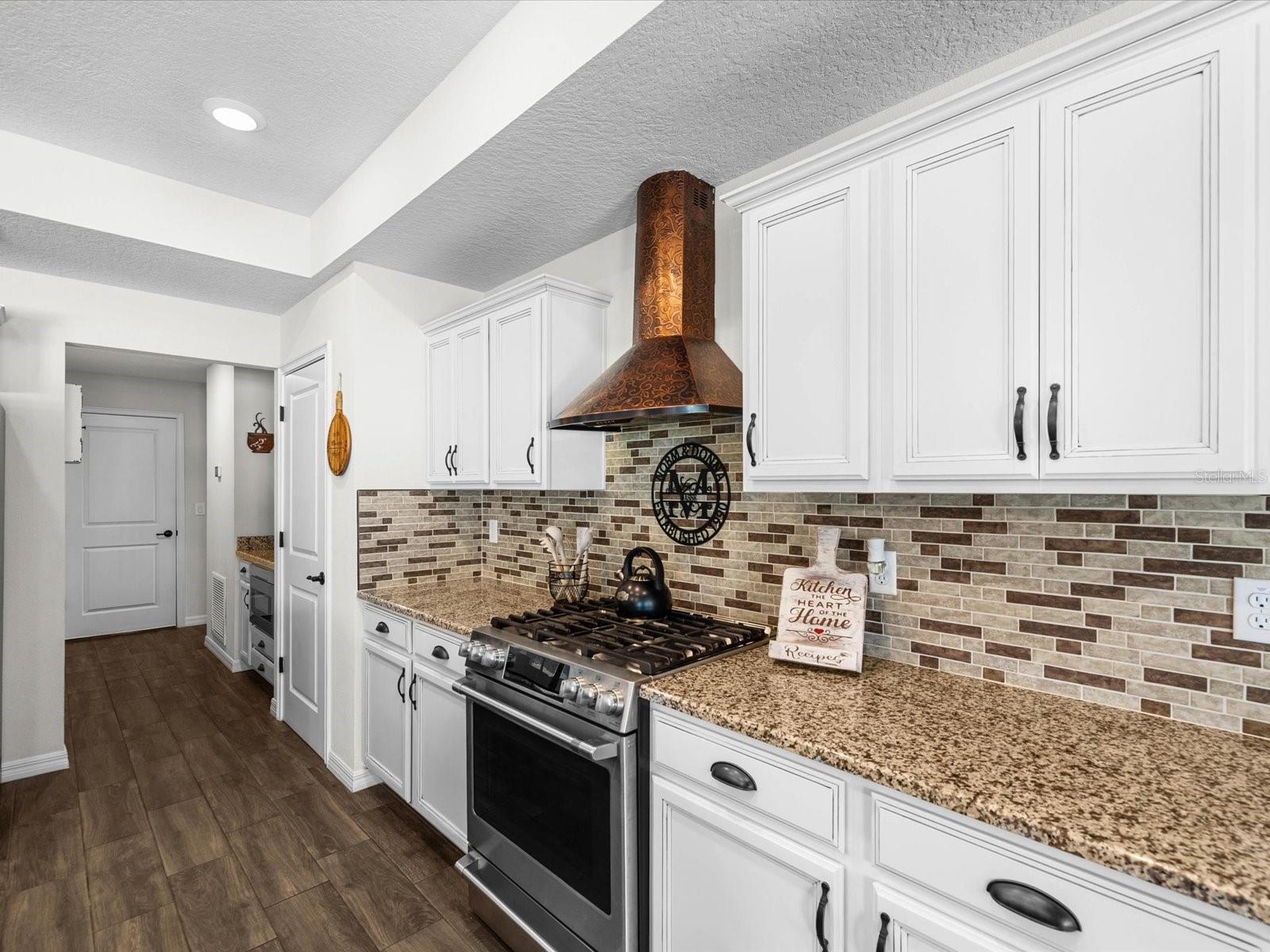 11051 MIRAGE AVE, WEEKI WACHEE, FL, 34614