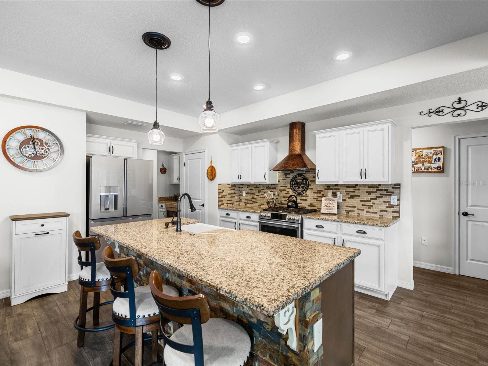 11051 MIRAGE AVE, WEEKI WACHEE, FL, 34614