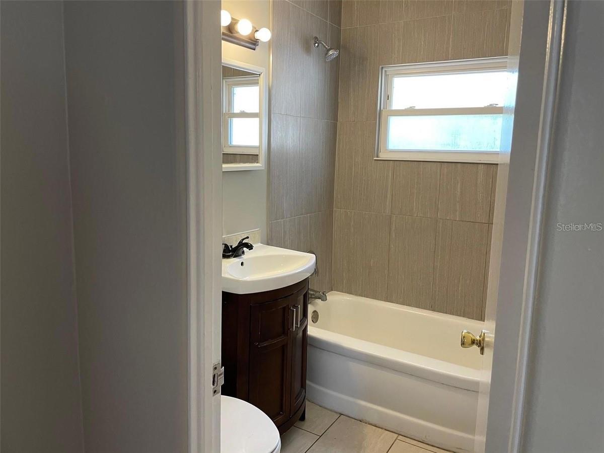 320 W GRAVES AVE, ORANGE CITY, FL, 32763