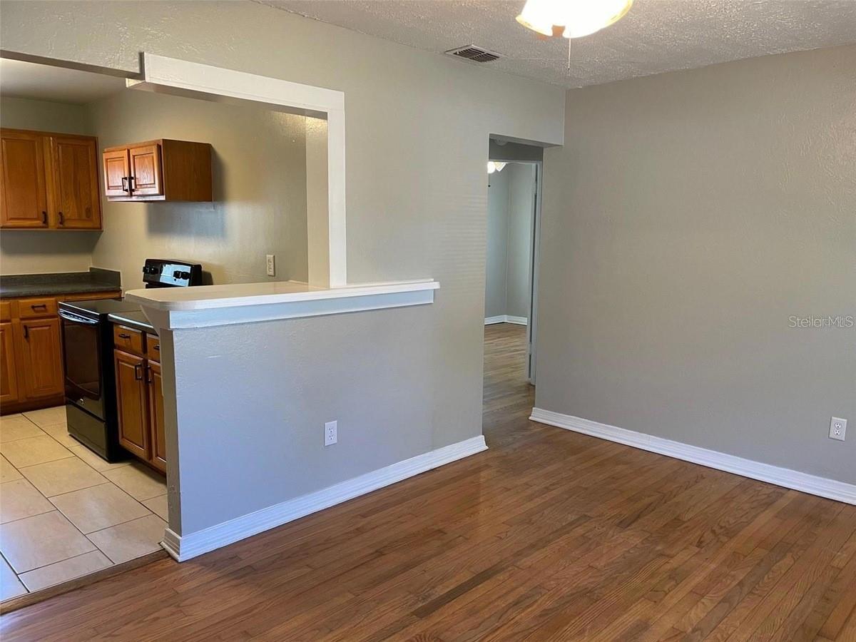 320 W GRAVES AVE, ORANGE CITY, FL, 32763