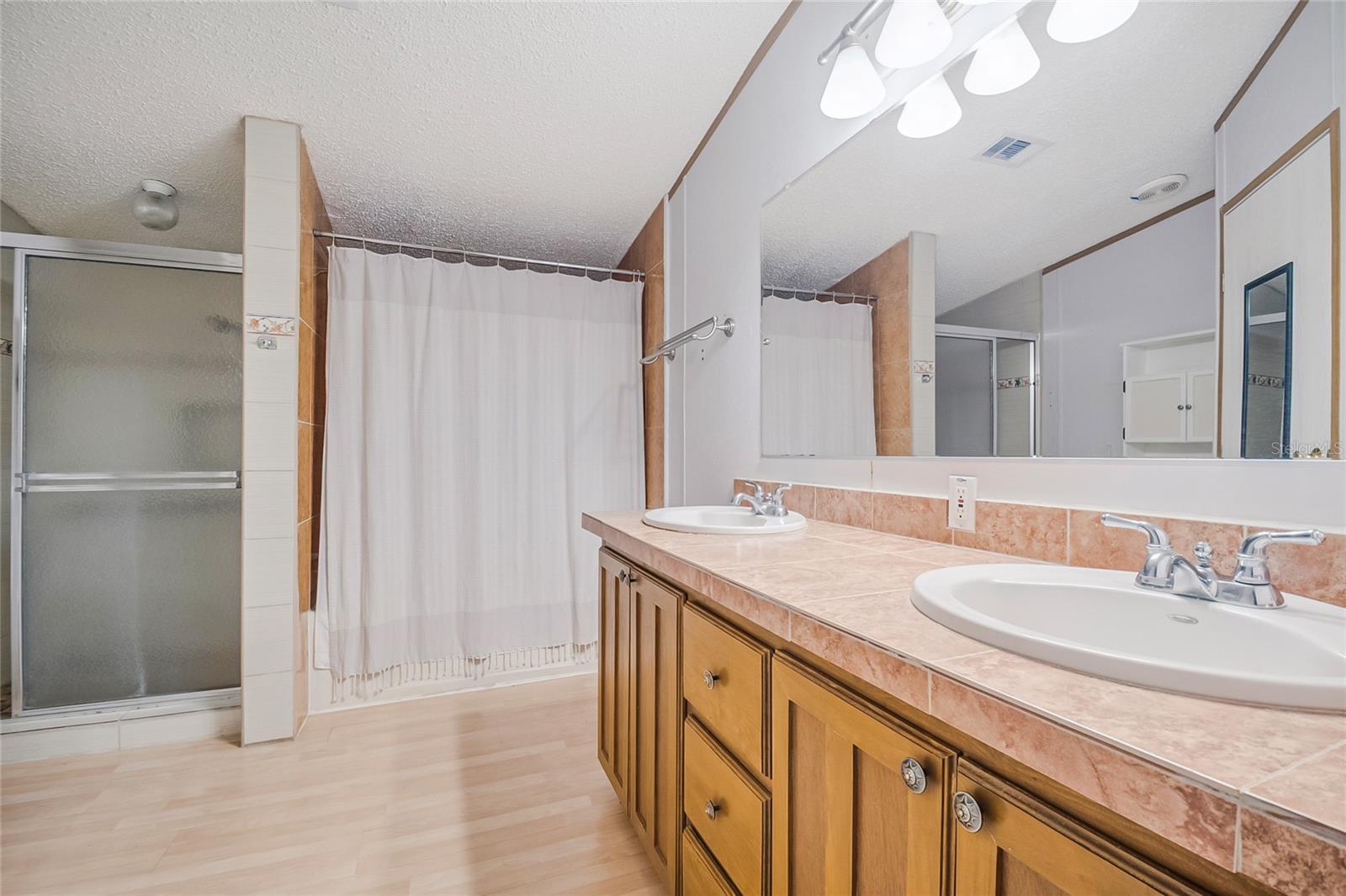 18240 LYNBROOK RD, ORLANDO, FL, 32820
