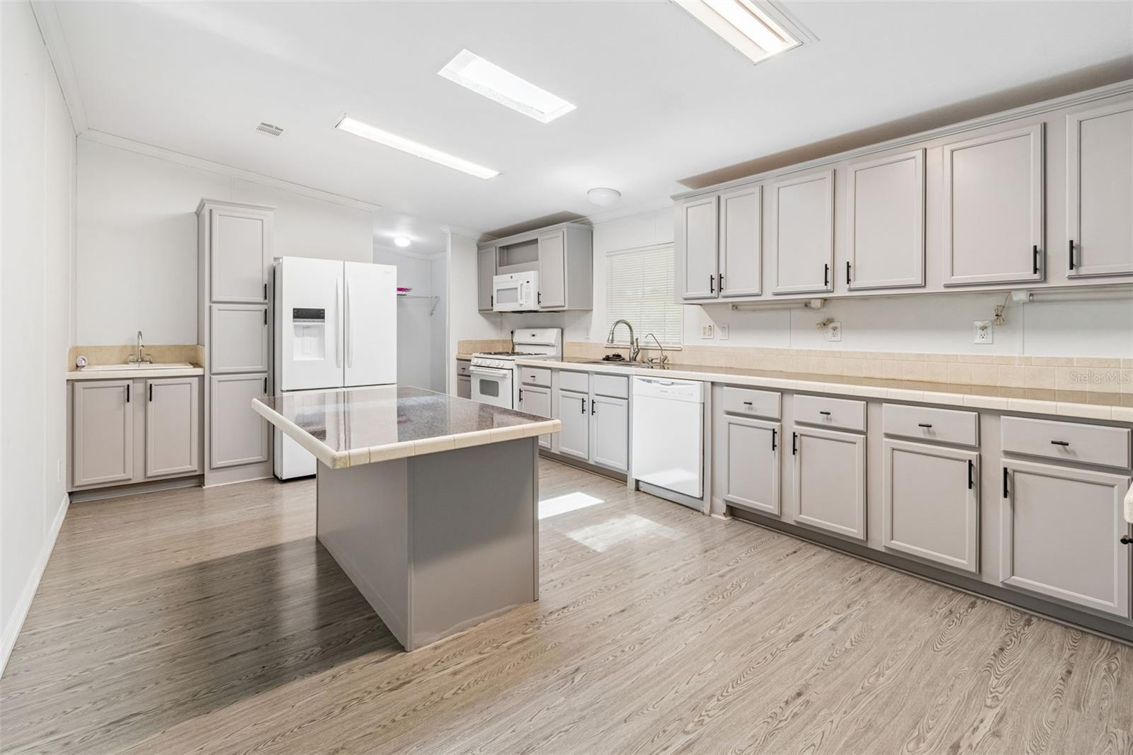 3724 TACK DR, WESLEY CHAPEL, FL, 33543