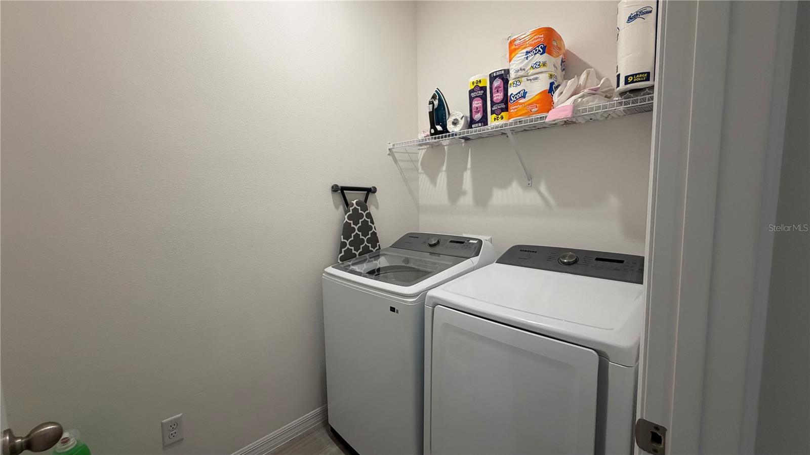 408 CIERRA OAKS CIR, LADY LAKE, FL, 32159