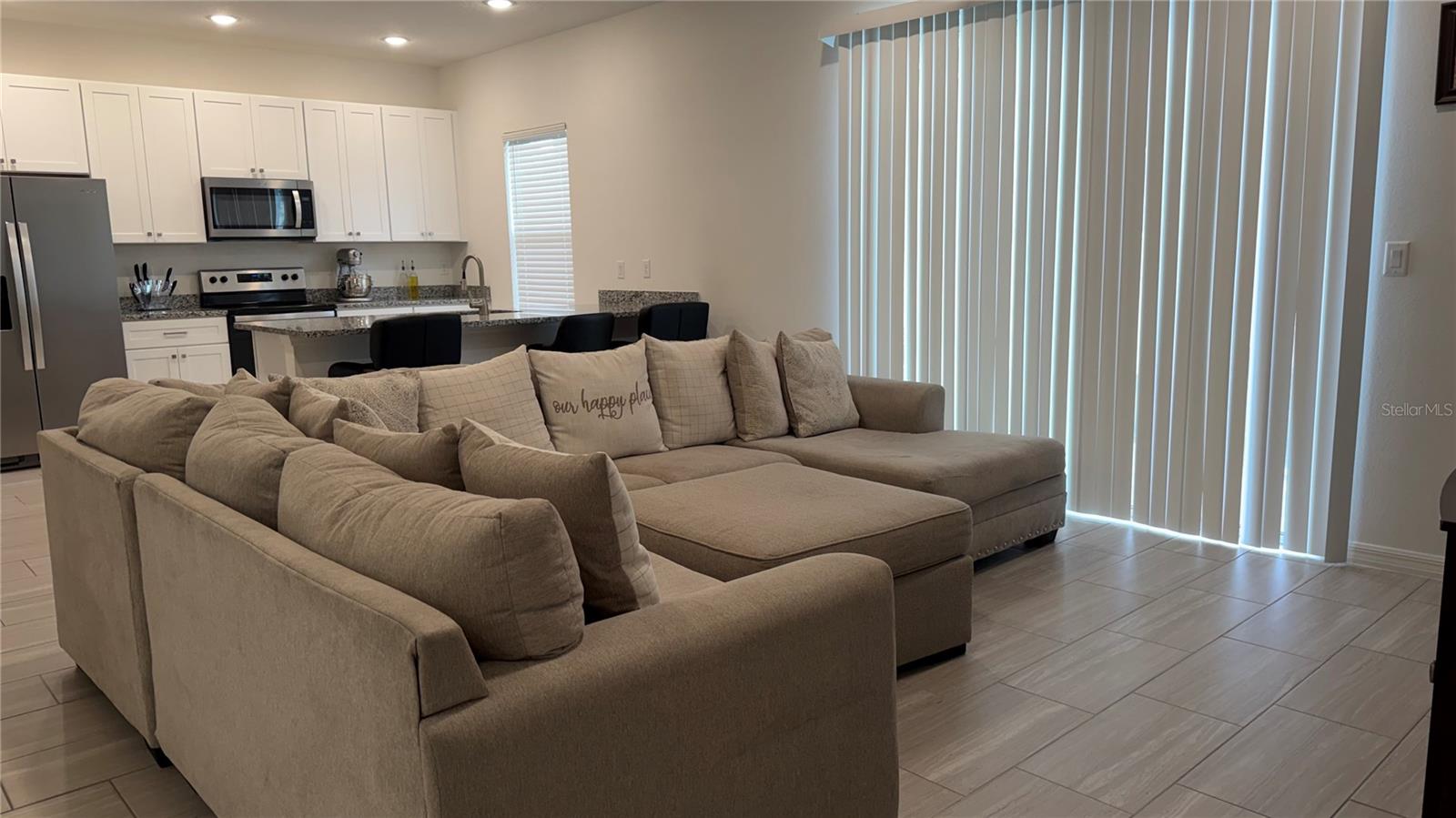 408 CIERRA OAKS CIR, LADY LAKE, FL, 32159