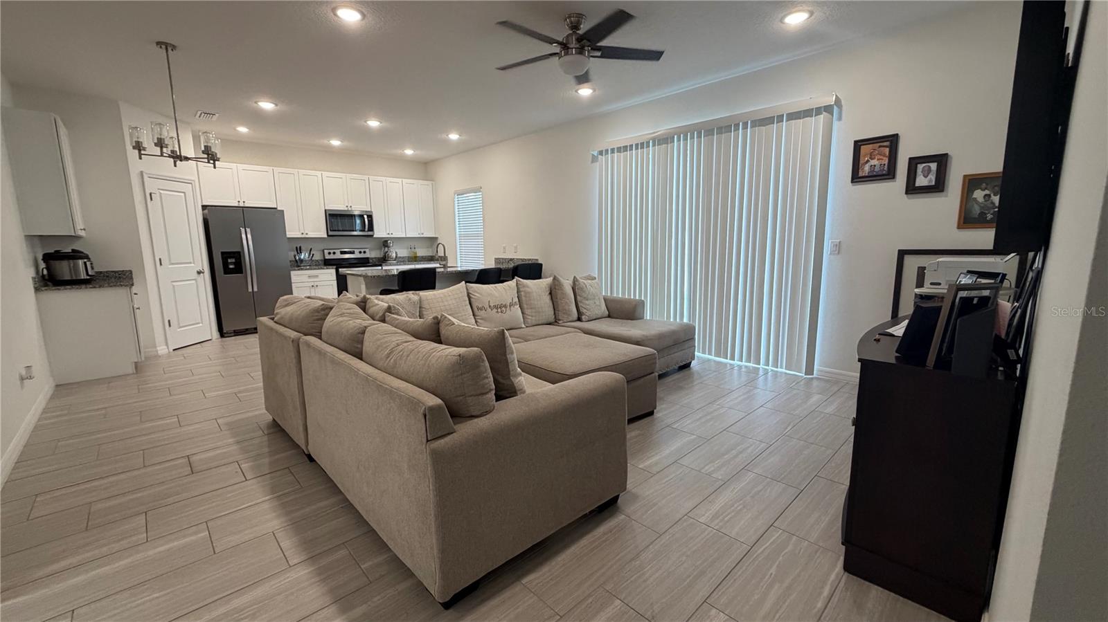 408 CIERRA OAKS CIR, LADY LAKE, FL, 32159