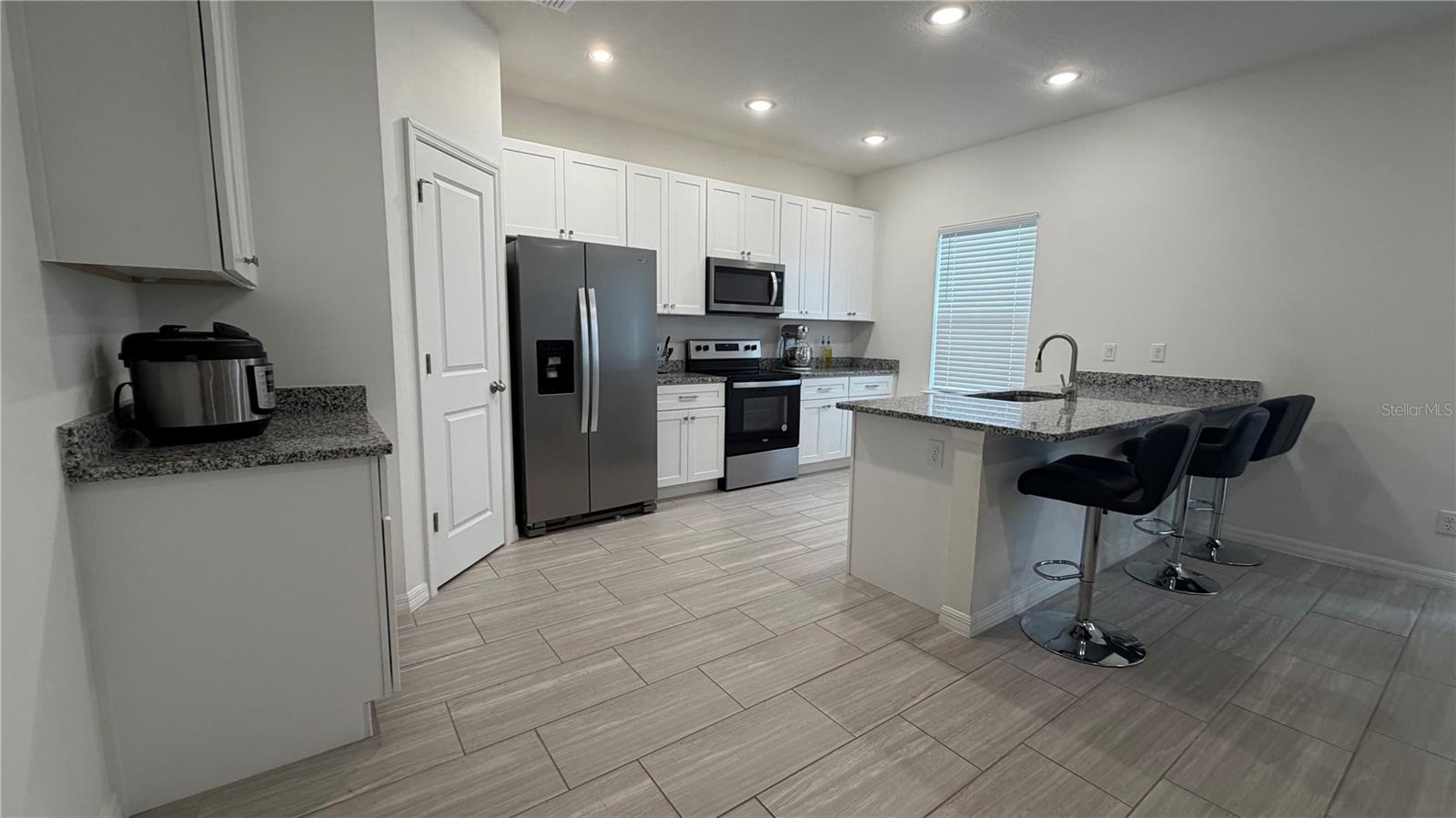 408 CIERRA OAKS CIR, LADY LAKE, FL, 32159