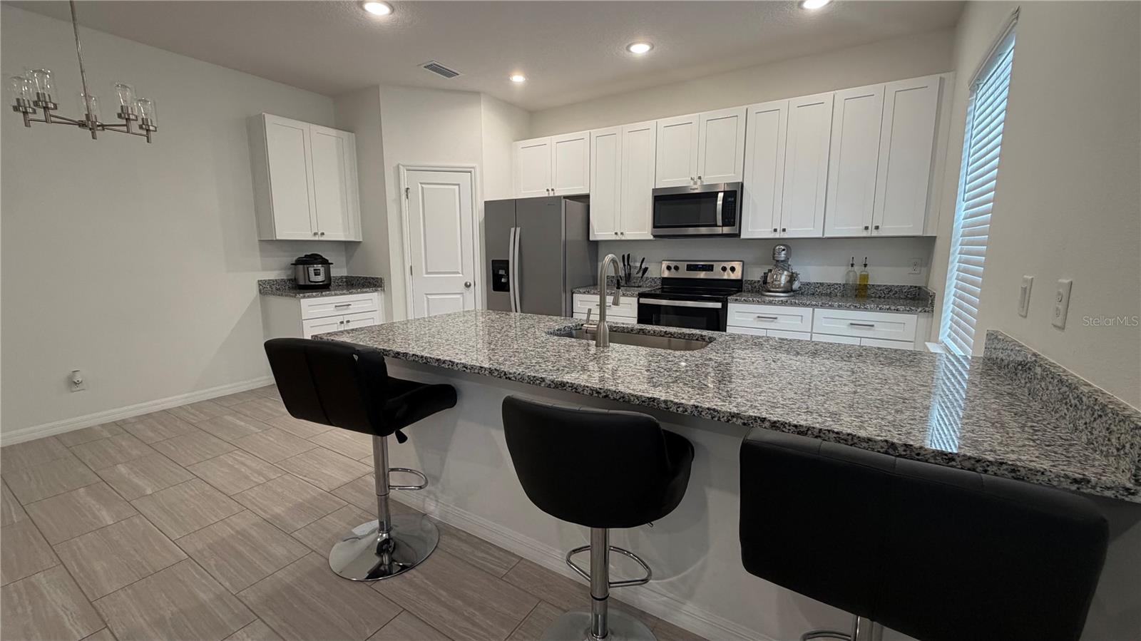 408 CIERRA OAKS CIR, LADY LAKE, FL, 32159