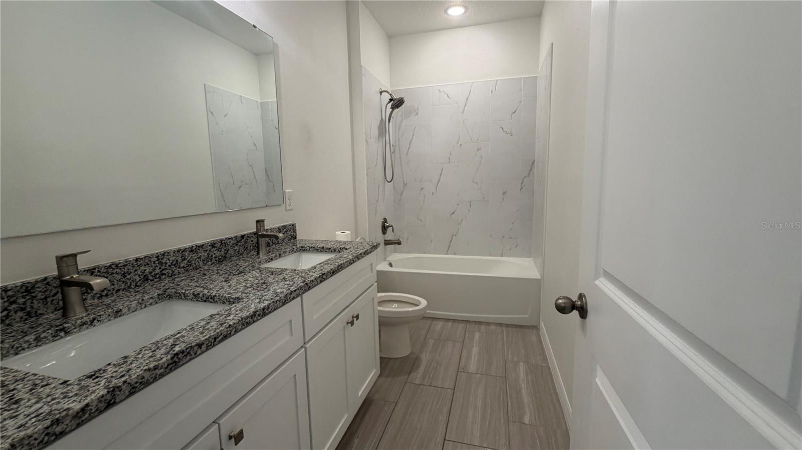 408 CIERRA OAKS CIR, LADY LAKE, FL, 32159