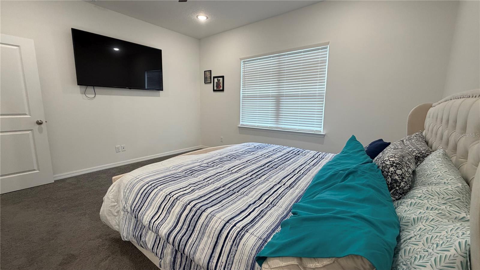 408 CIERRA OAKS CIR, LADY LAKE, FL, 32159