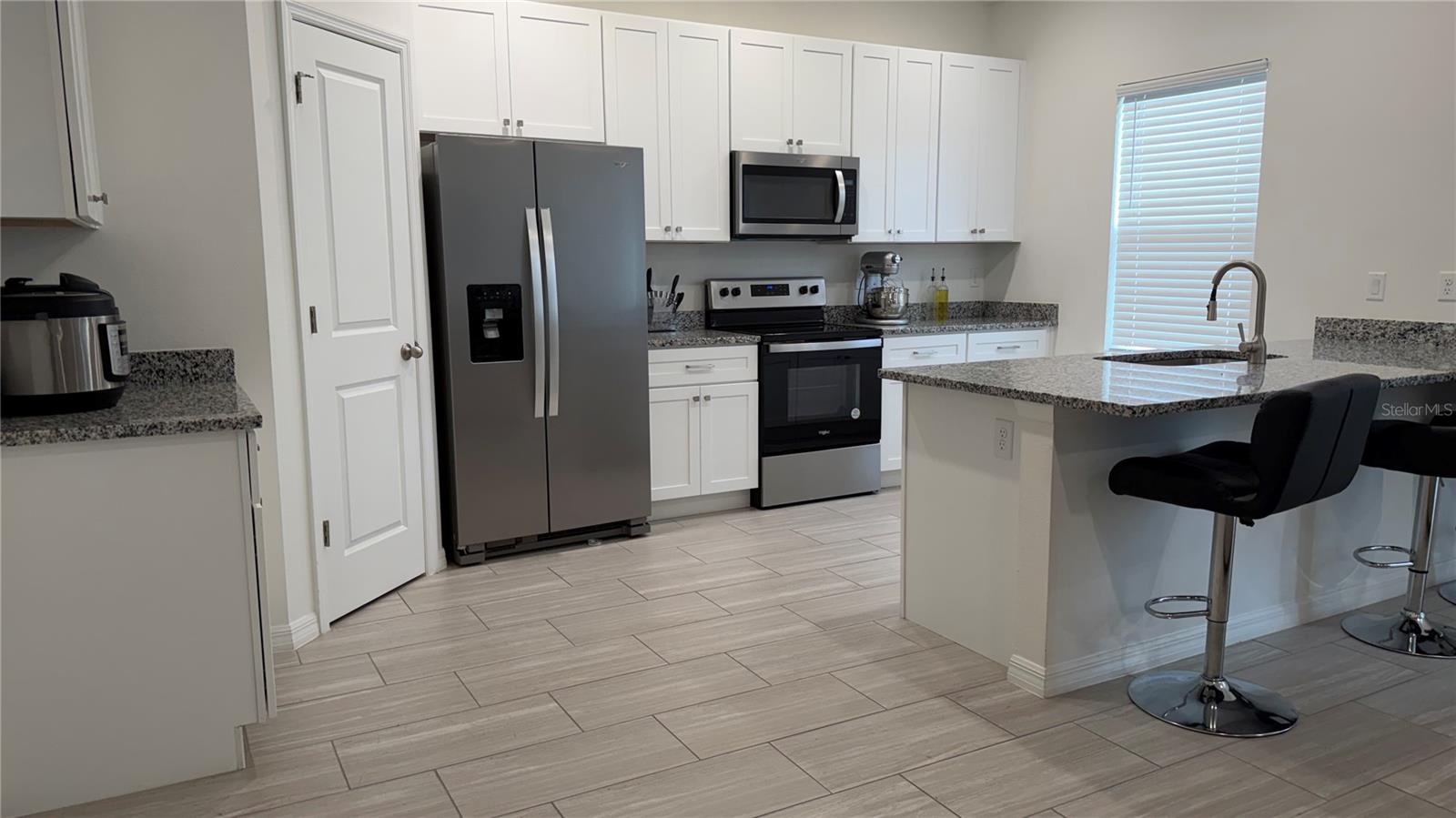 408 CIERRA OAKS CIR, LADY LAKE, FL, 32159