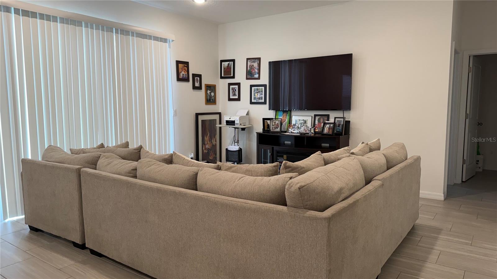 408 CIERRA OAKS CIR, LADY LAKE, FL, 32159