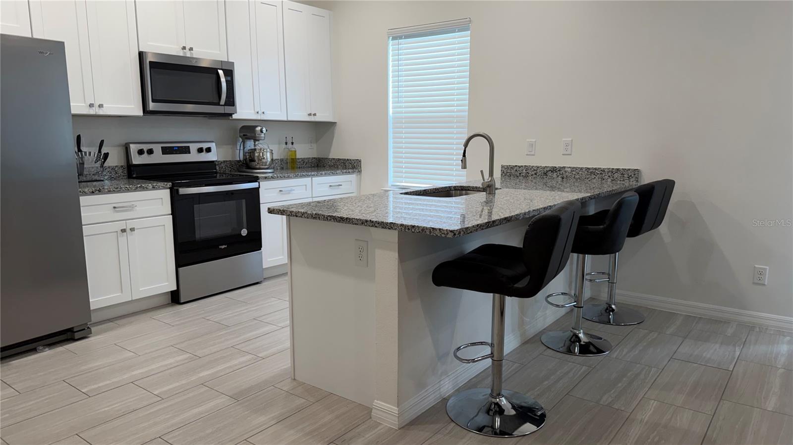 408 CIERRA OAKS CIR, LADY LAKE, FL, 32159
