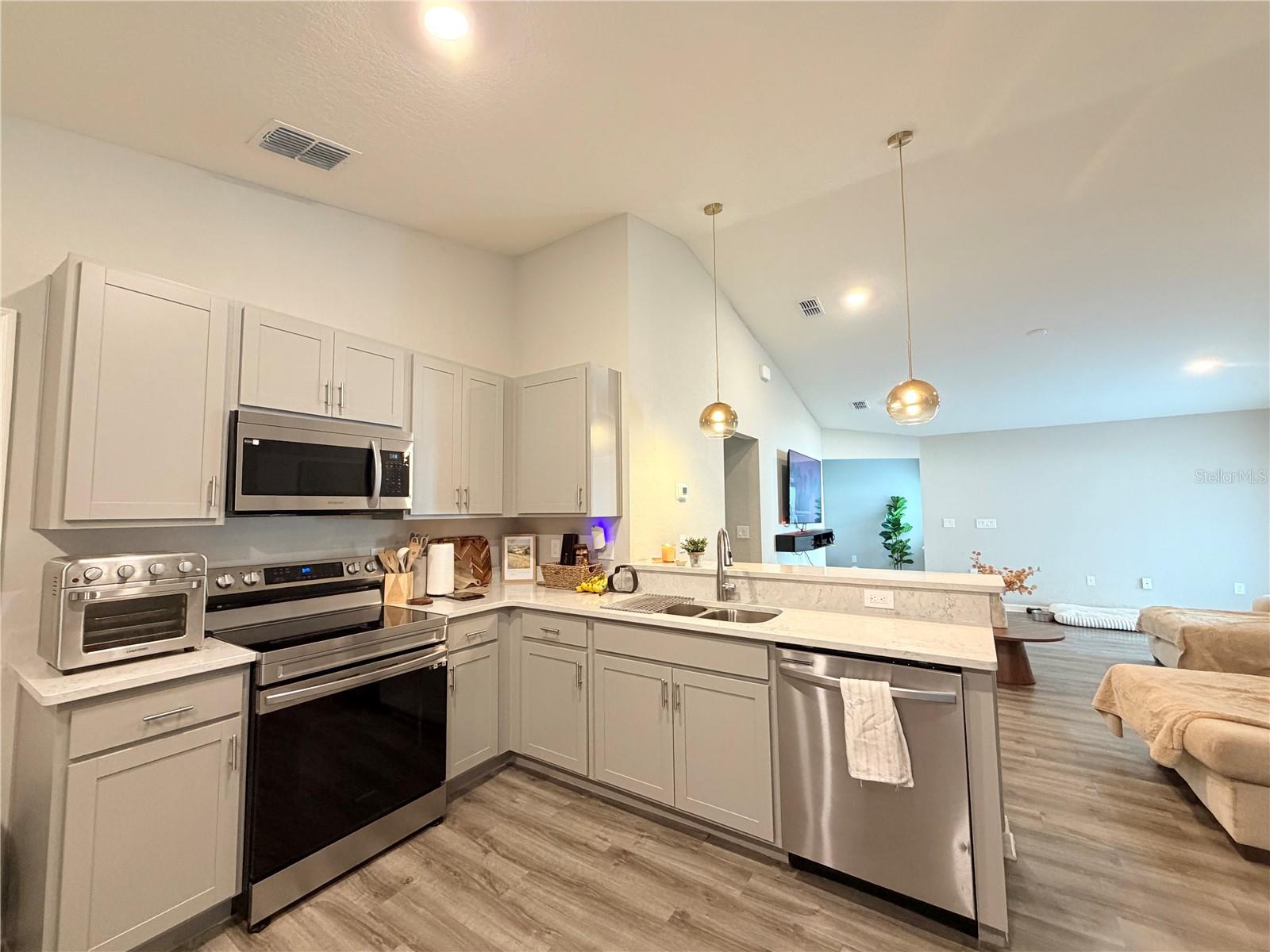 35255 CRESCENT CREEK DR, ZEPHYRHILLS, FL, 33541