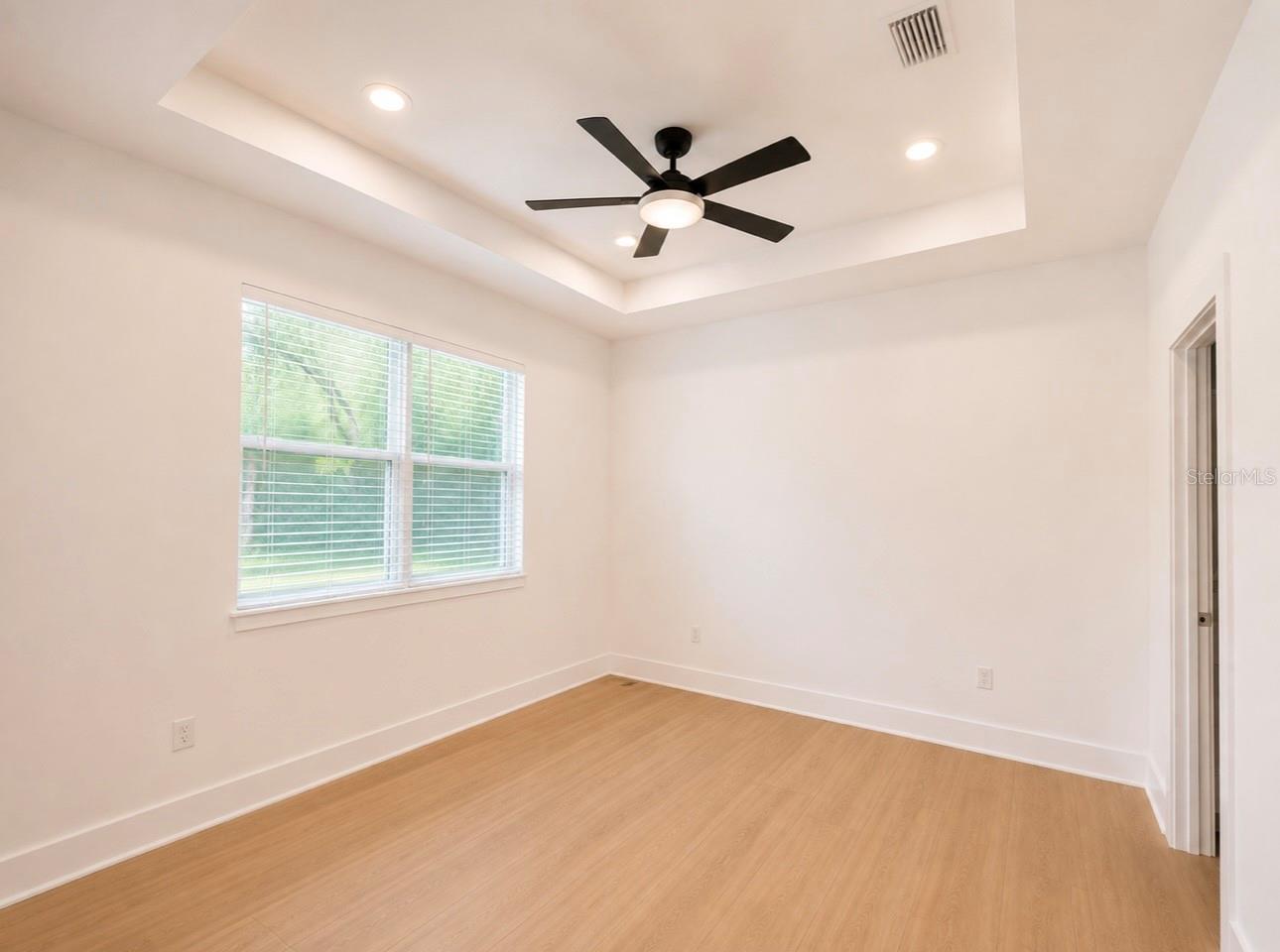 1064 MONROE AVE, BROOKSVILLE, FL, 34604