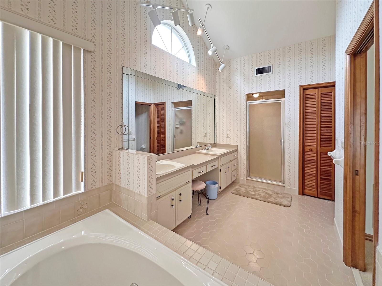 8262 DELAWARE DR, WEEKI WACHEE, FL, 34607