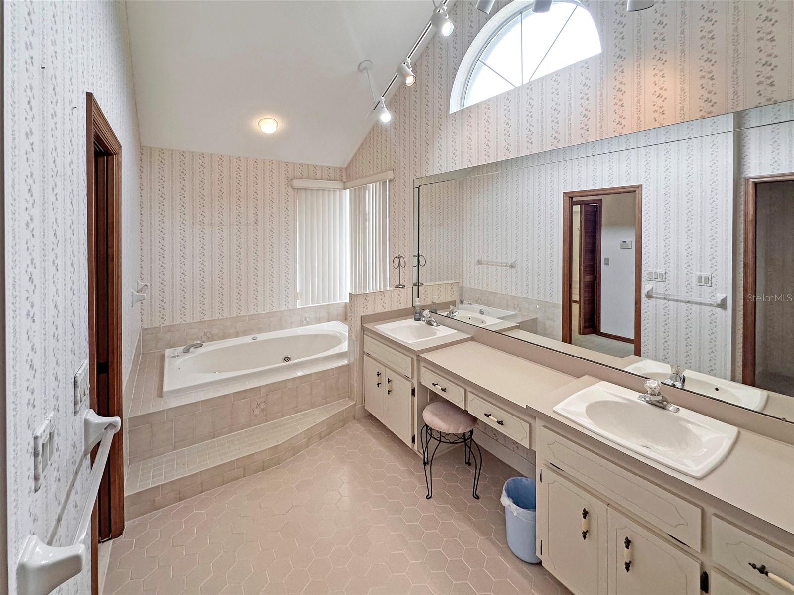 8262 DELAWARE DR, WEEKI WACHEE, FL, 34607
