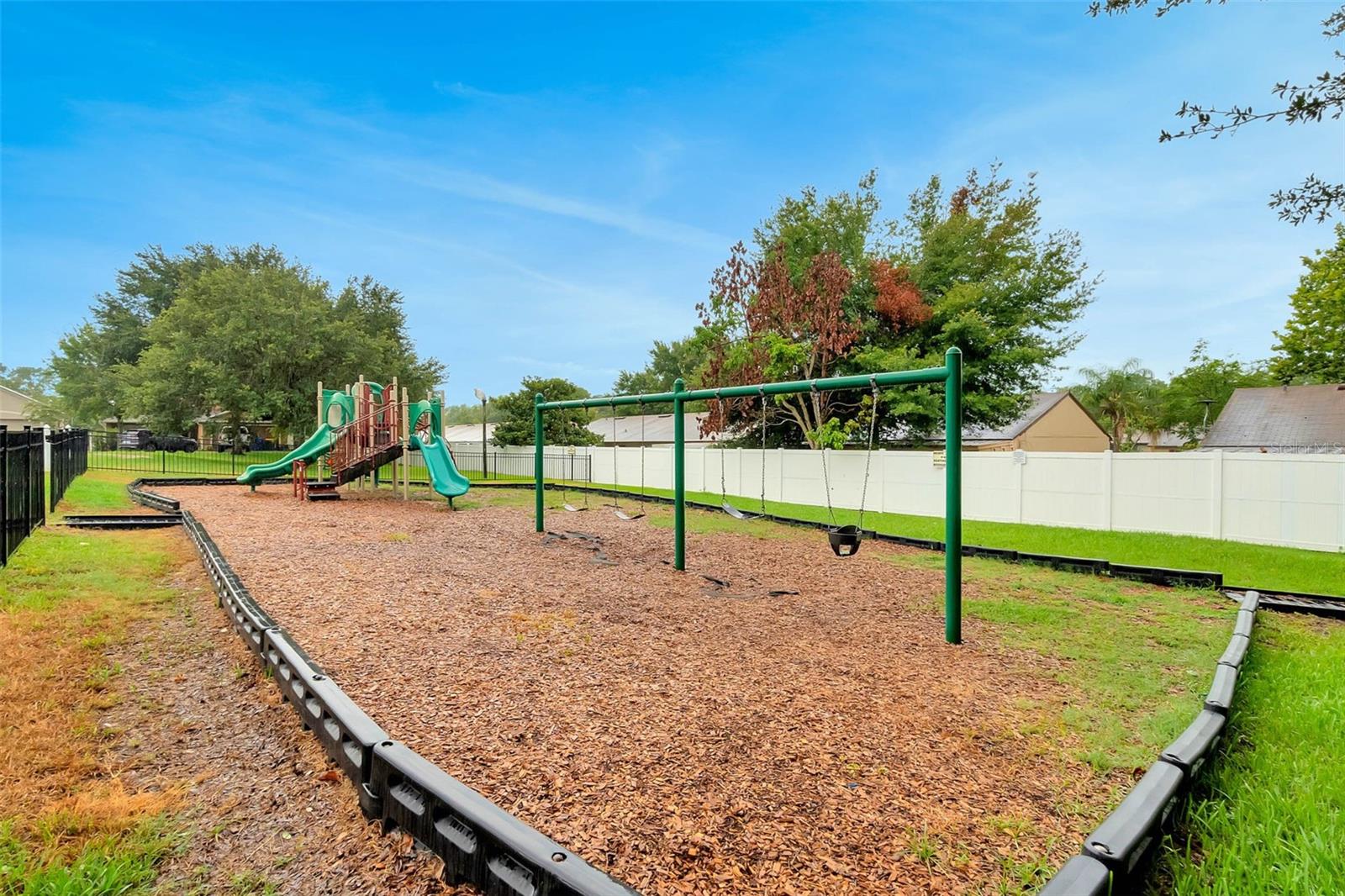 2523 MARTINS RUN, TAVARES, FL, 32778