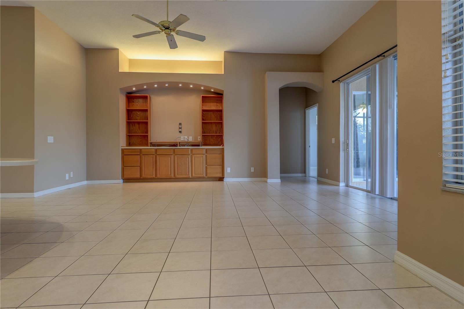 10215 EVERGREEN HILL DR, TAMPA, FL, 33647