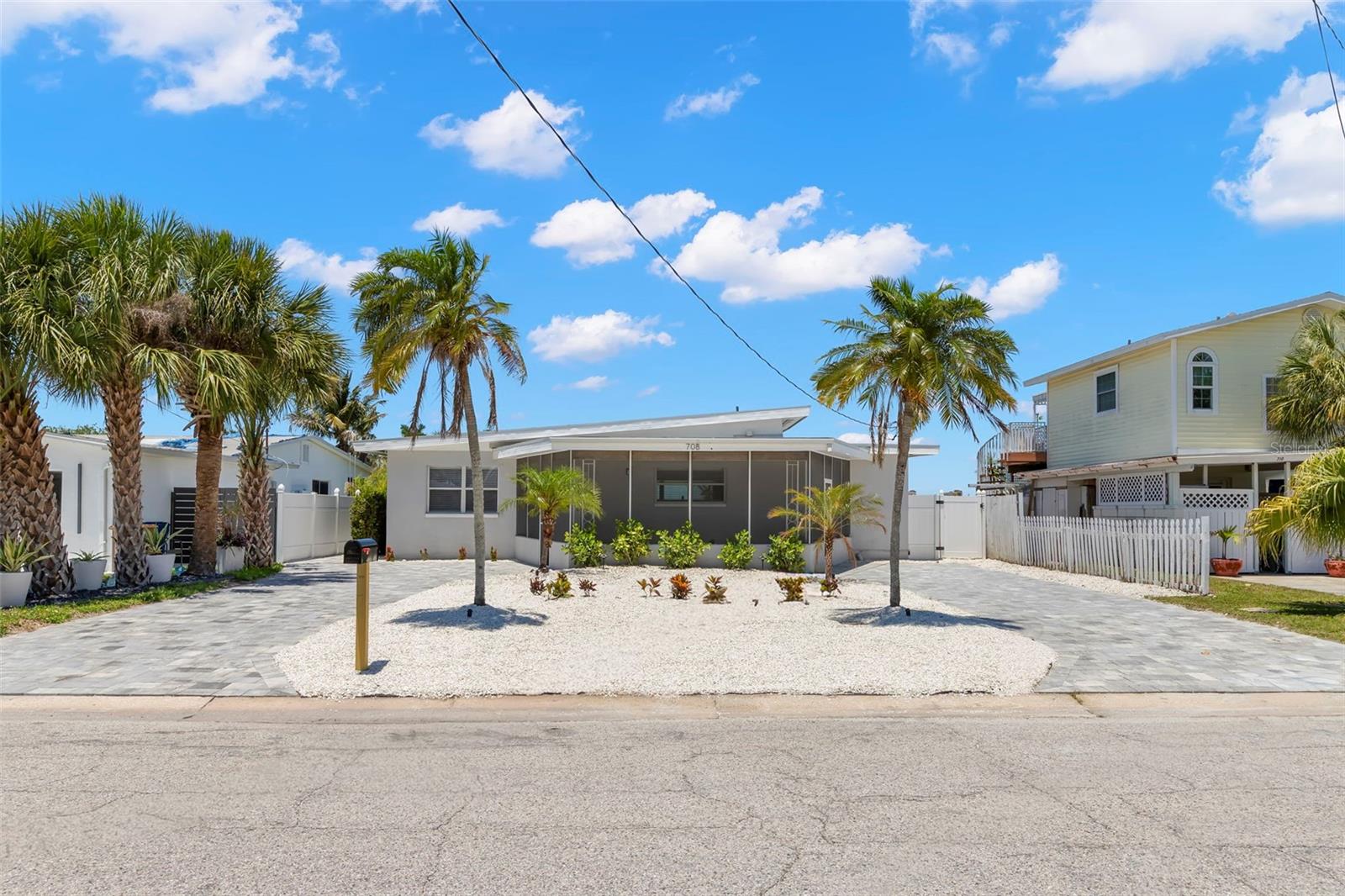 708 SUNSET CV, MADEIRA BEACH, FL, 33708