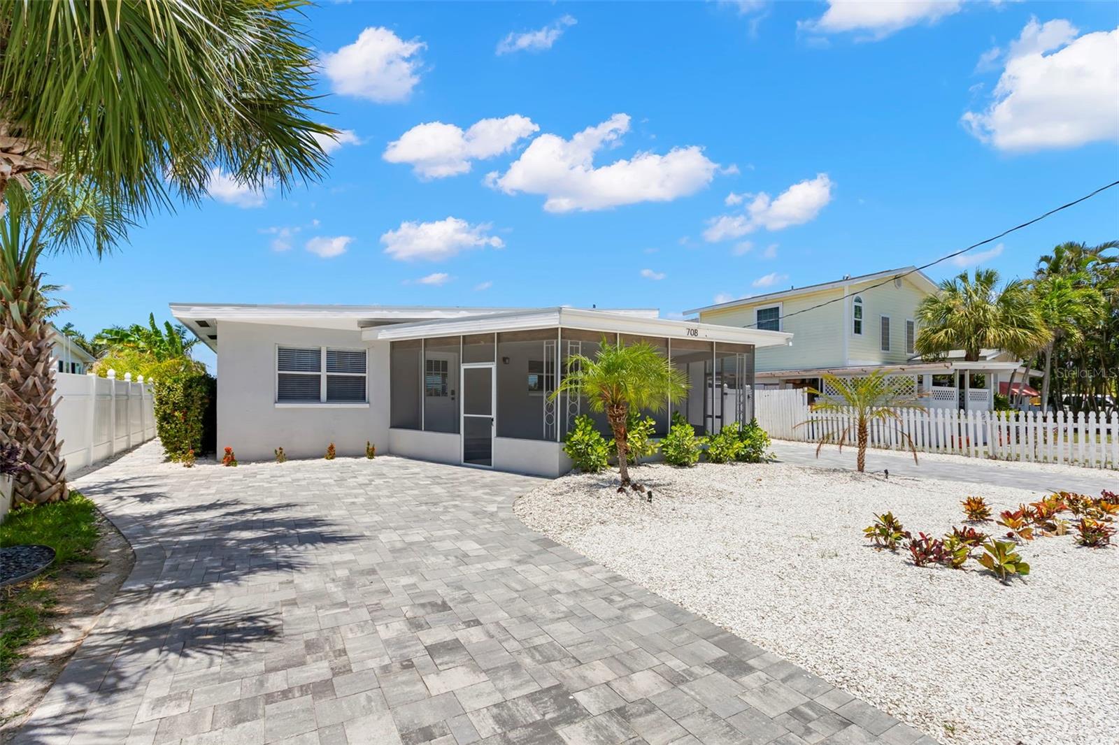 708 SUNSET CV, MADEIRA BEACH, FL, 33708