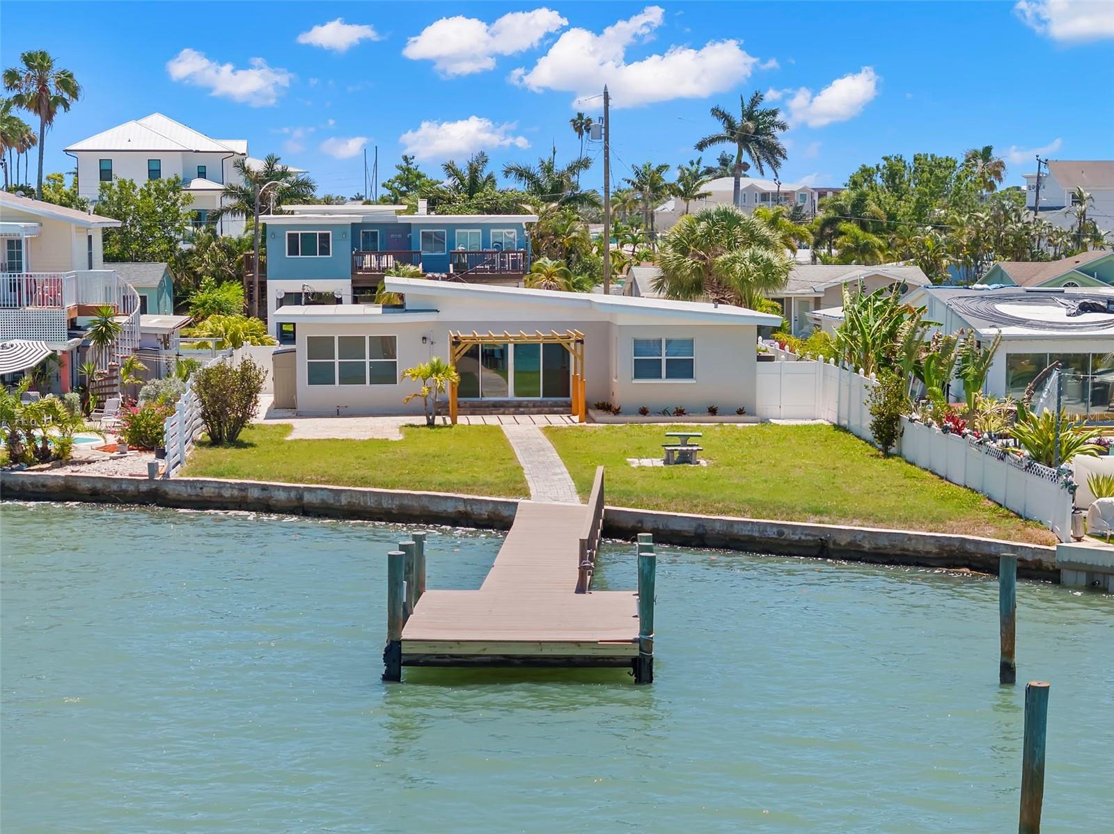 708 SUNSET CV, MADEIRA BEACH, FL, 33708