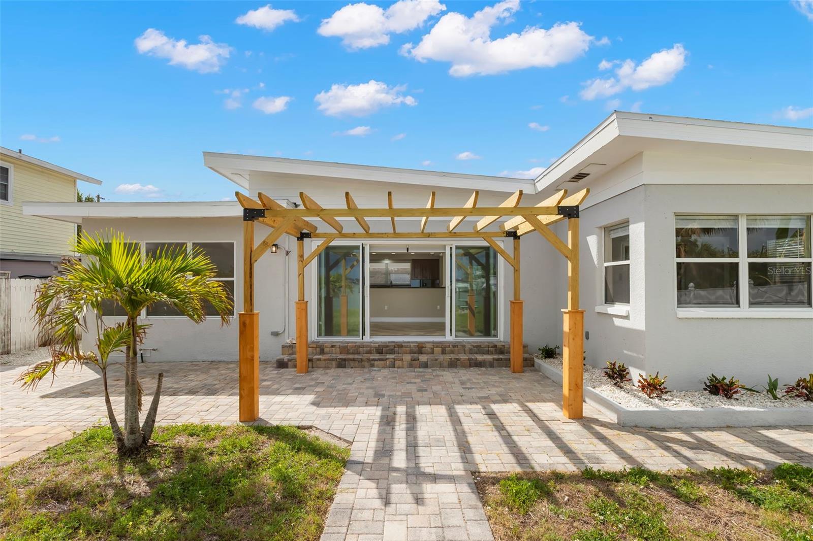708 SUNSET CV, MADEIRA BEACH, FL, 33708
