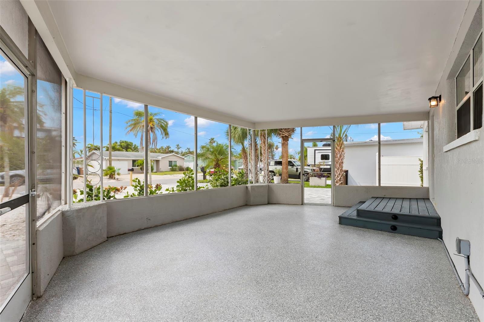 708 SUNSET CV, MADEIRA BEACH, FL, 33708