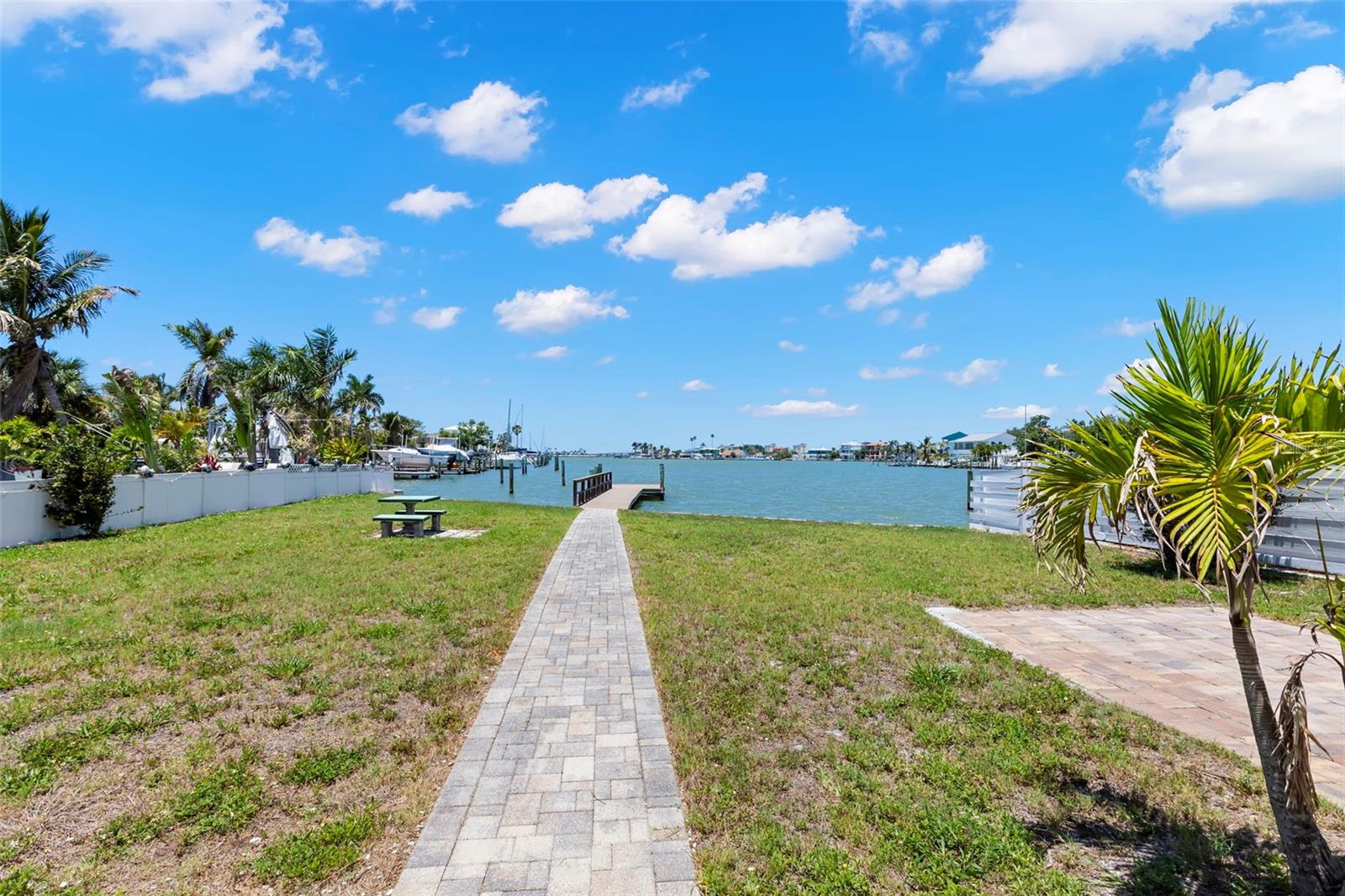 708 SUNSET CV, MADEIRA BEACH, FL, 33708