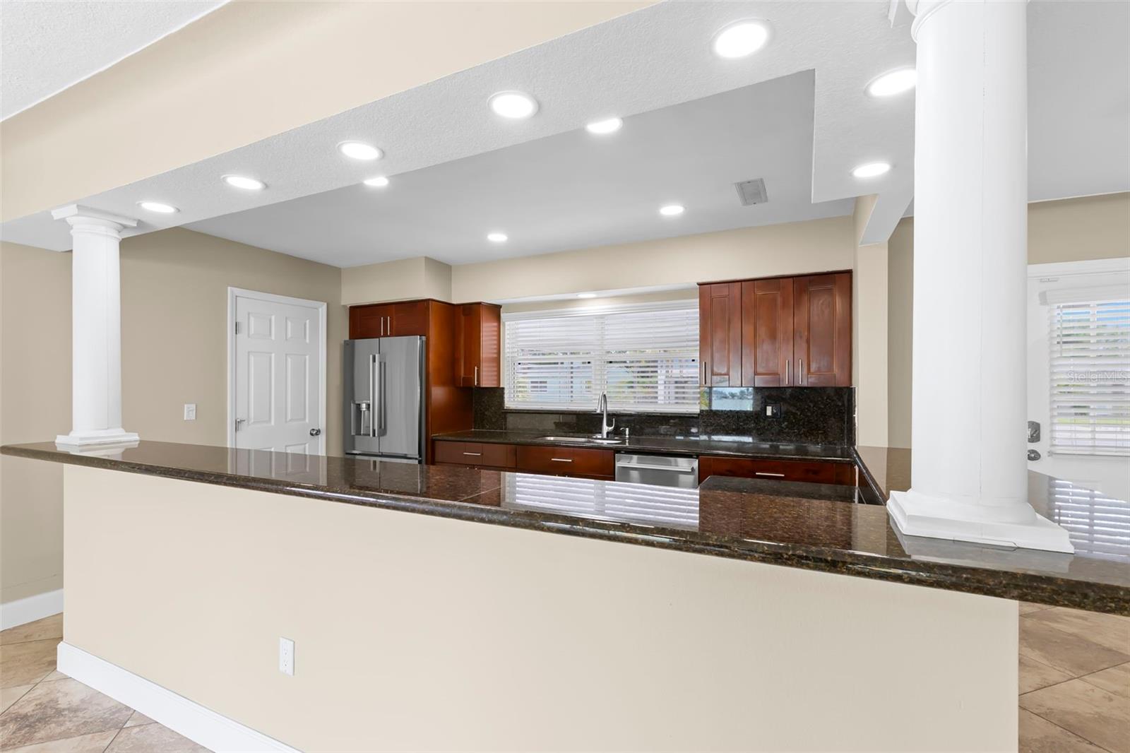 708 SUNSET CV, MADEIRA BEACH, FL, 33708