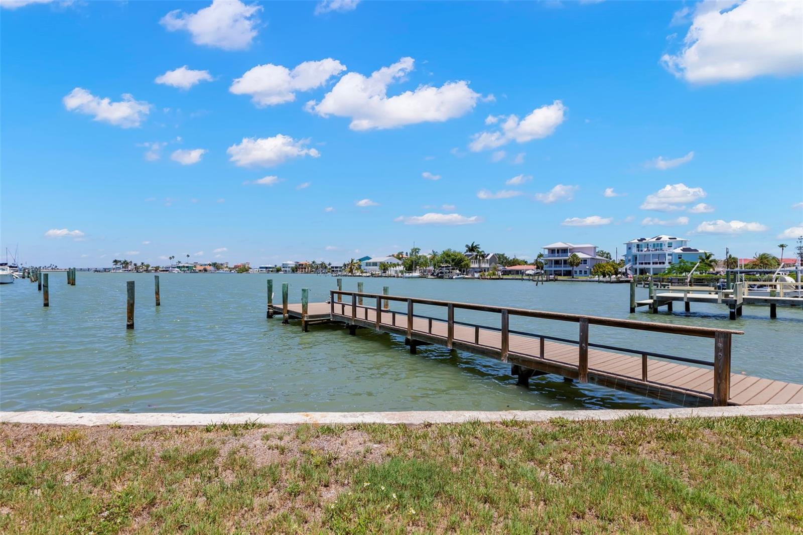 708 SUNSET CV, MADEIRA BEACH, FL, 33708