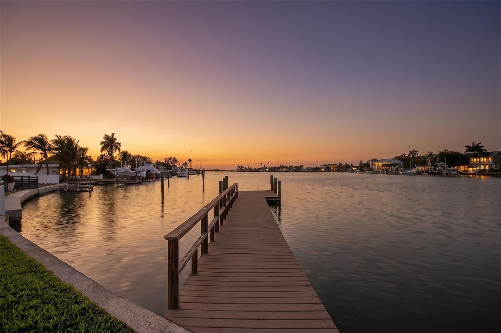 708 SUNSET CV, MADEIRA BEACH, FL, 33708