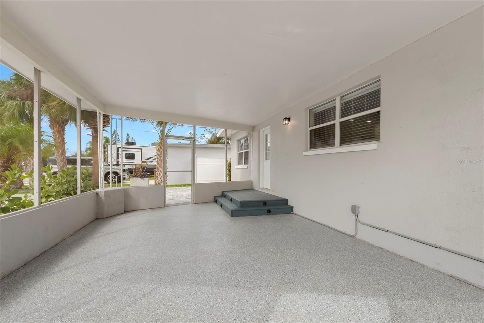 708 SUNSET CV, MADEIRA BEACH, FL, 33708