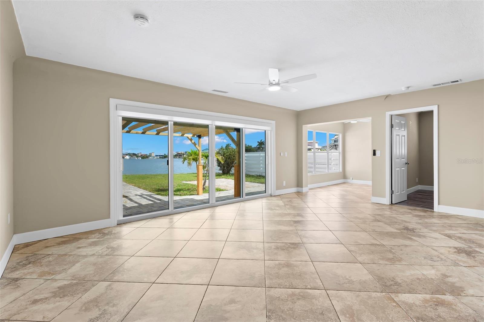 708 SUNSET CV, MADEIRA BEACH, FL, 33708