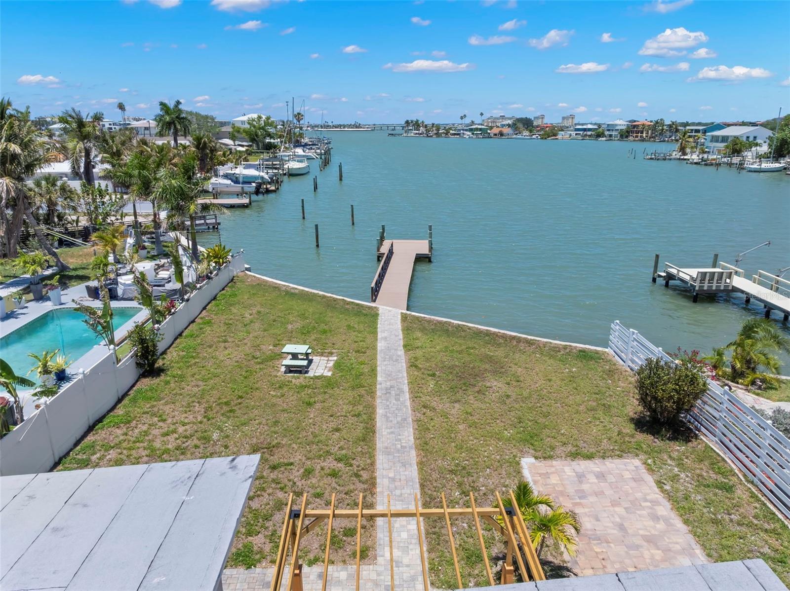 708 SUNSET CV, MADEIRA BEACH, FL, 33708