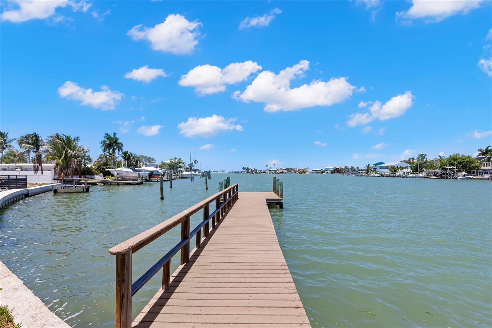708 SUNSET CV, MADEIRA BEACH, FL, 33708