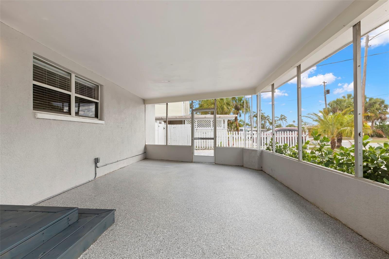 708 SUNSET CV, MADEIRA BEACH, FL, 33708