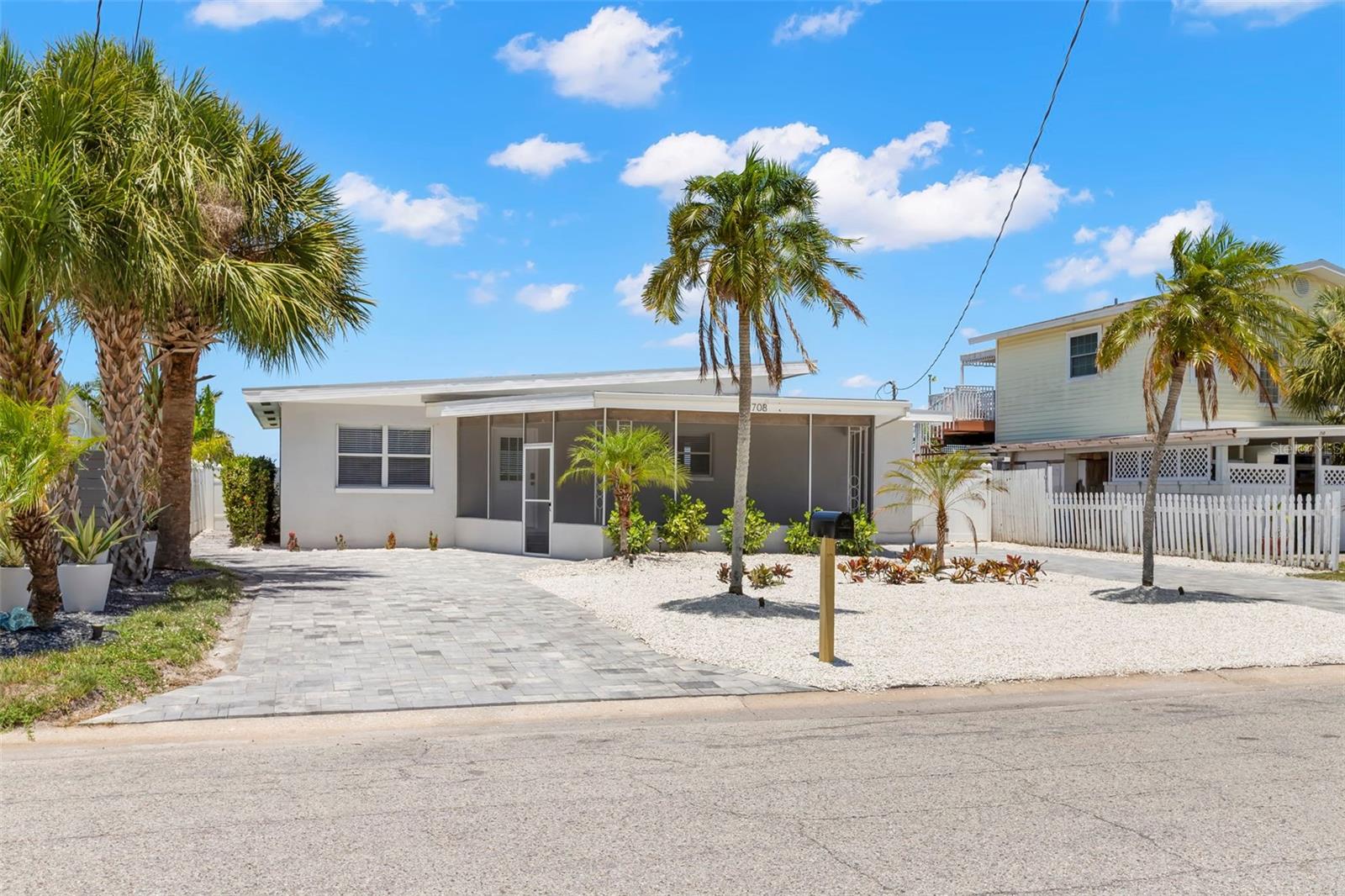 708 SUNSET CV, MADEIRA BEACH, FL, 33708