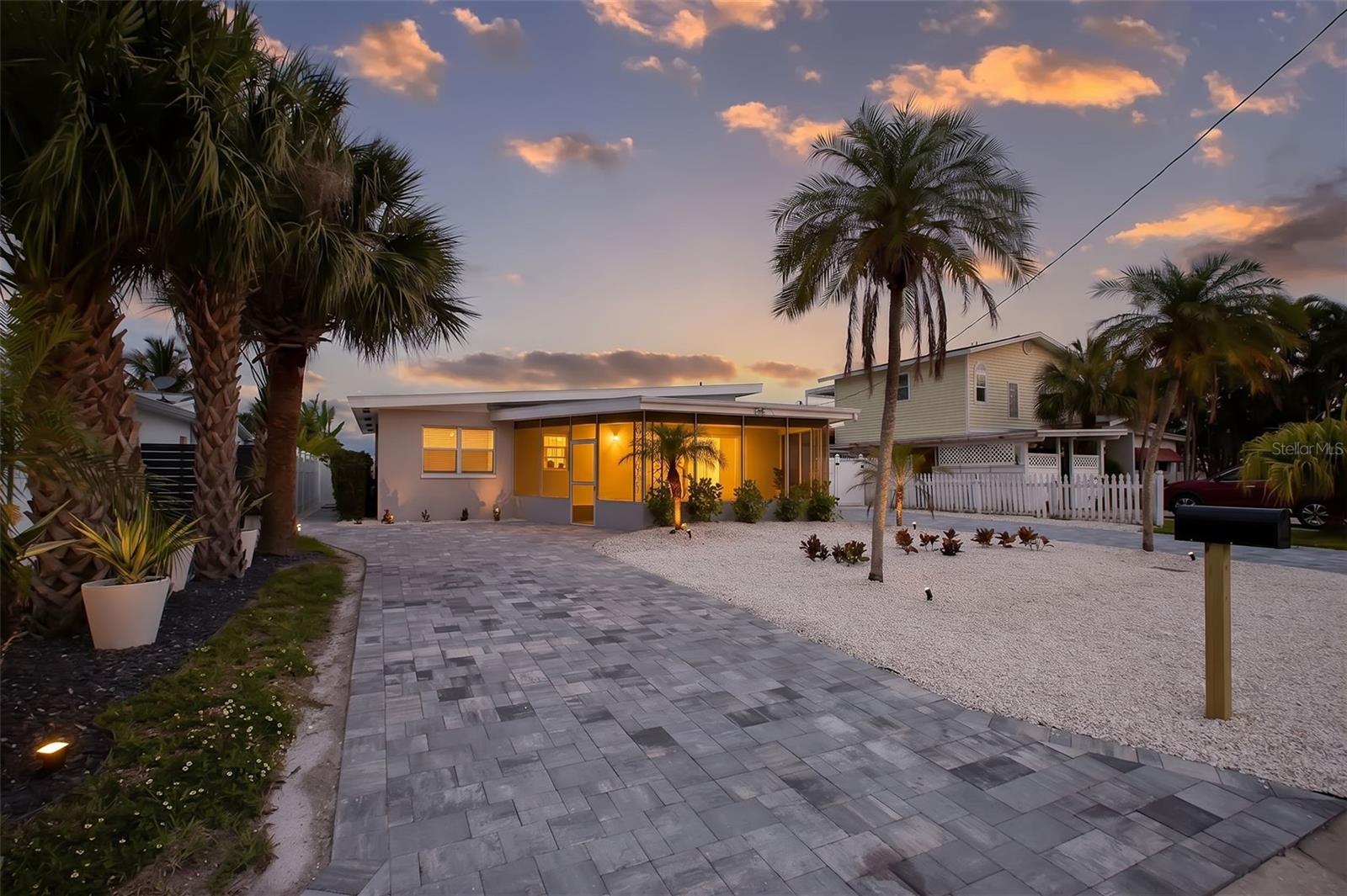 708 SUNSET CV, MADEIRA BEACH, FL, 33708