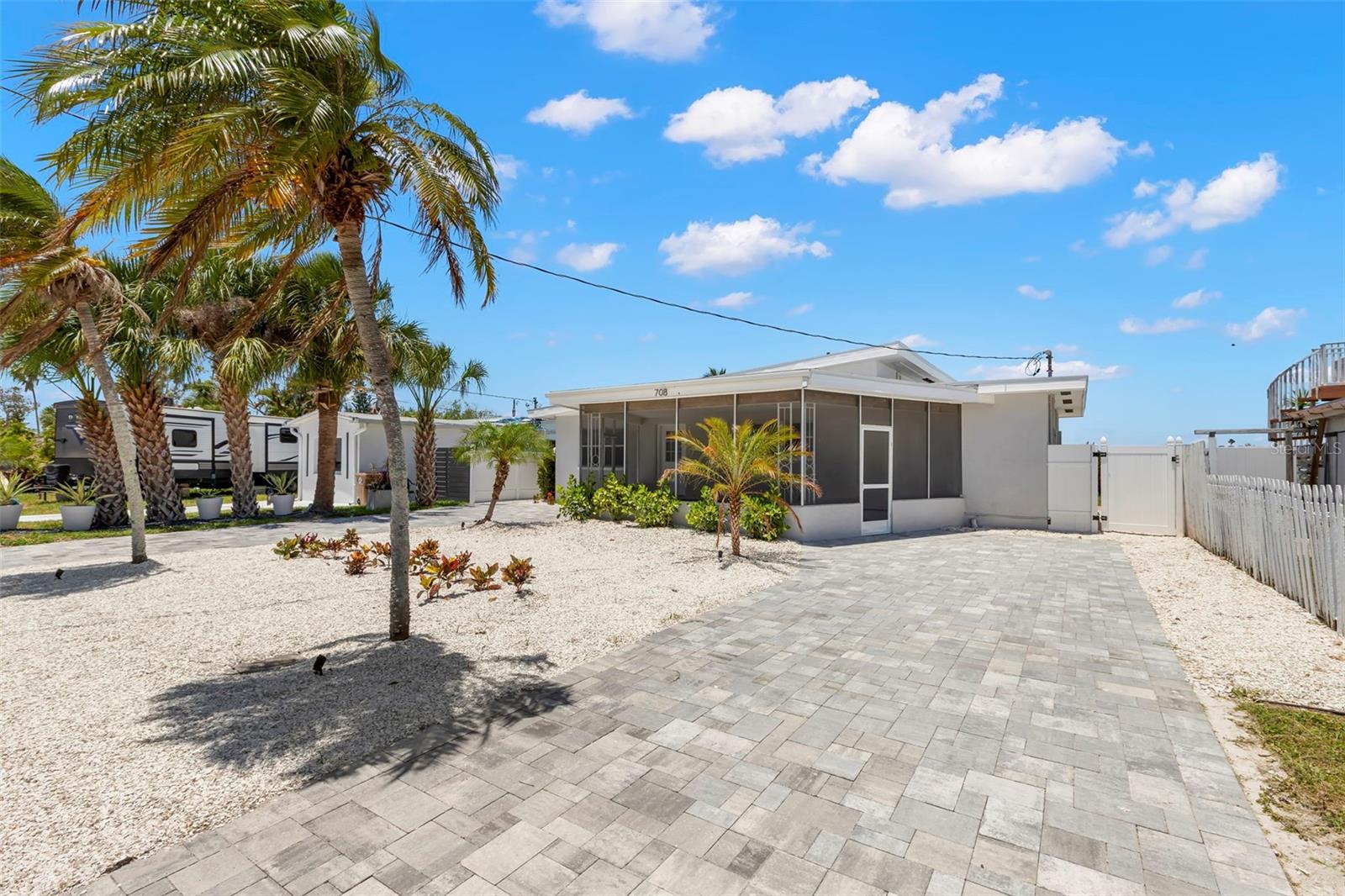 708 SUNSET CV, MADEIRA BEACH, FL, 33708